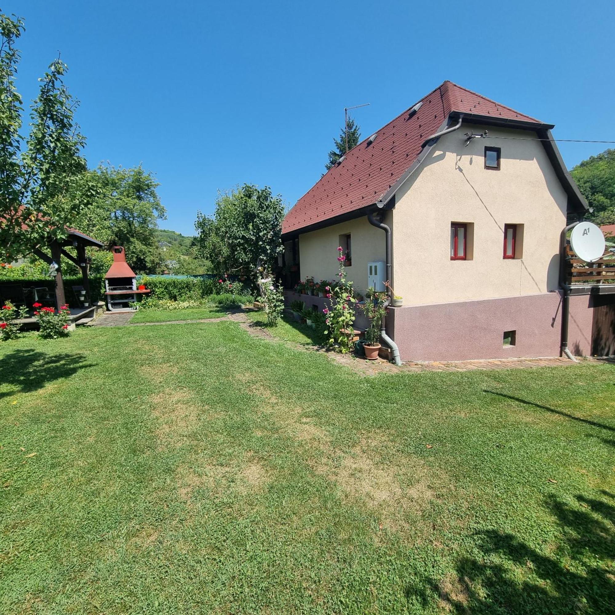 Villa Kuca Za Odmor Bajtica Jesenovec Exterior foto